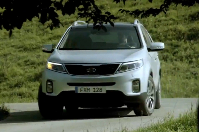 Kia Sorento 2013: brzký facelift pro Evropu rovnou na dvojici videí