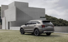 Les Coréens poussent la scie du design comme des fous, ils ont changé le haut Sorento presque au-delà de la reconnaissance avec un facelift - 2 - Kia Sorento 2023 facelift première photo 02