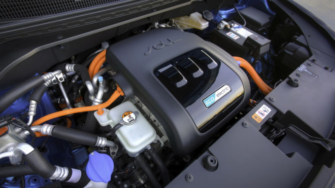 Patálie s 9 let starými elektromobily ukazují, co za kostlivce může vypadnout na majitele i výrobce