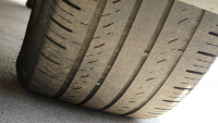 Kdy měnit sjeté pneumatiky za nové? Michelin dává zvláštní radu, jak ušetřit
