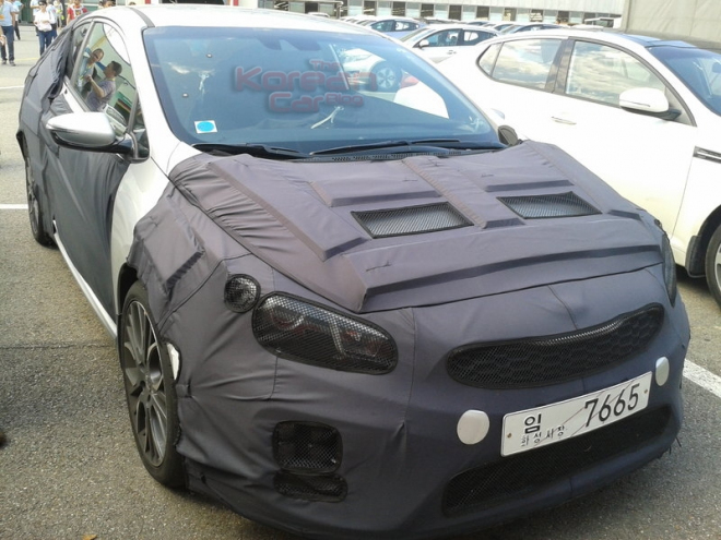 Kia Pro_Cee'd GT 2013: prototyp dvousetkoňového hot hatche přistižen (foto)