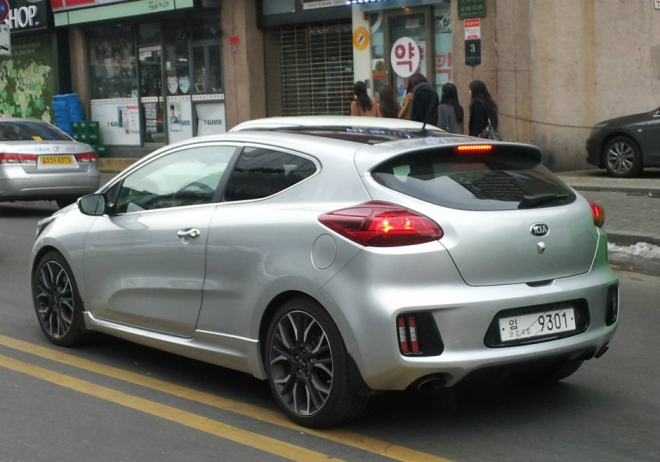 Kia Pro_Cee'd GT poprvé nafocena pod širým nebem, navíc i zezadu