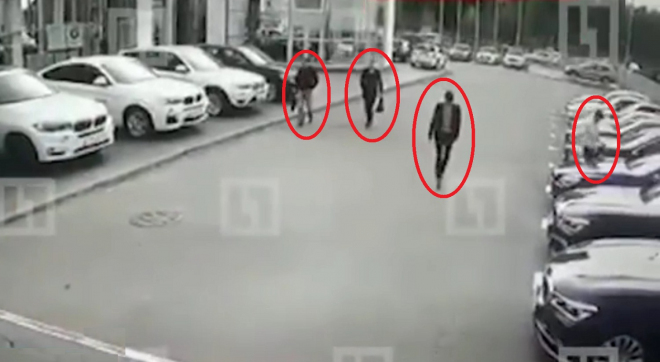Takhle se kradou auta v Rusku, čtyři BMW zmizela za bílého dne jako ve filmu (video)