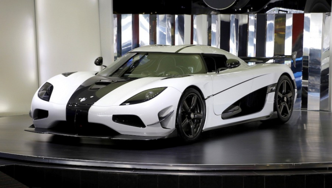 Koenigsegg Agera RS je vyprodaný, tento bílý kus ale pořád může být váš