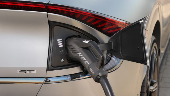 Kia přiznala, že její Auto roku 2022 už se 70 procenty baterek ztrácí výkon. Není v tom zdaleka samo