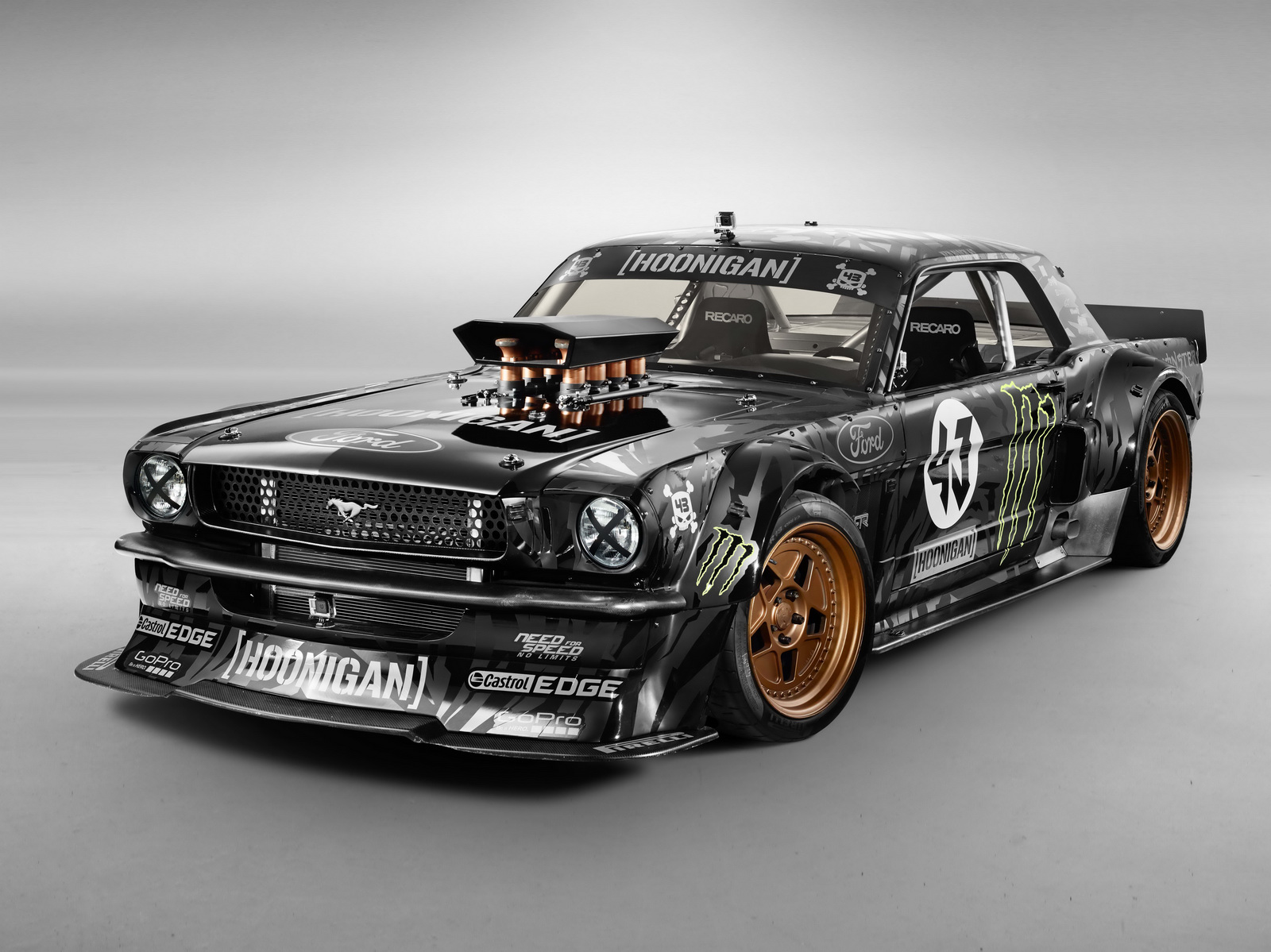 Ford Hoonicorn RTR: extrémní Mustang 1965 s 4x4 a 845 k povozí Kena Blocka  | Autoforum.cz