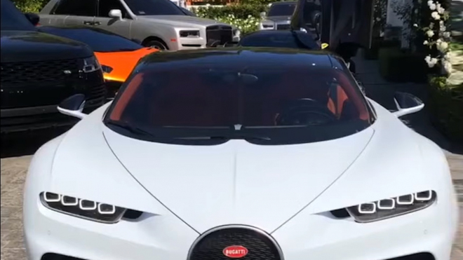 22letá americká hvězda ukázala své nové Bugatti, po vlně nenávisti video stáhla