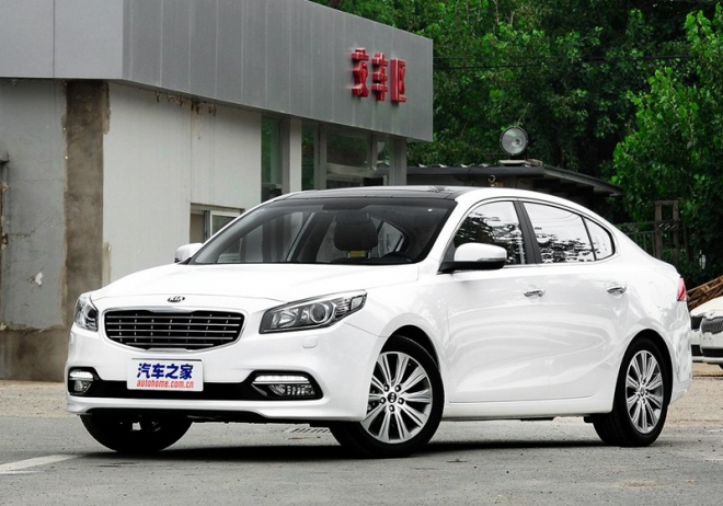 Kia K4: Optima pro chudší plně odhalena, nabídne 176 turbokoní