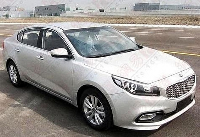 Kia K4: produkční verze nafocena bez maskování, od studie se liší jen detaily