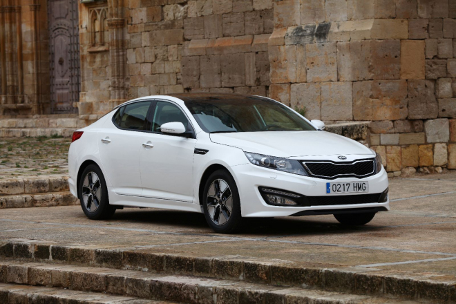 Kia Optima Hybrid 2012 též zná své české ceny, připravte si nejméně tři čtvrtě milionu