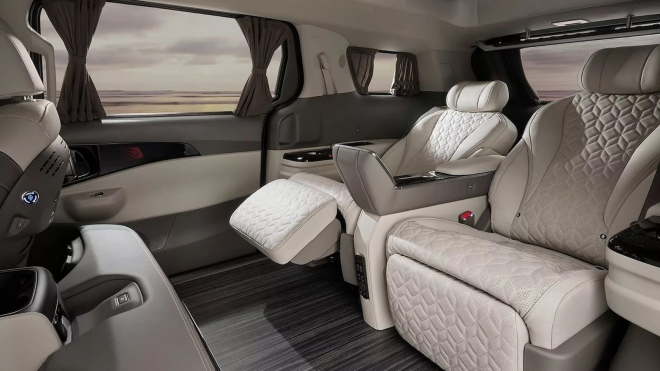 Tušíte, kdo teď nabízí tohle auto s tak luxusním interiérem? Jde o vůz levné značky, žádný Rolls-Royce ani Bentley