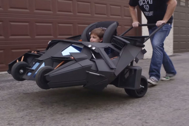 Kočárek-Batmobil je to pravé pro zapáleného fanouška Batmana se synem (+ video)