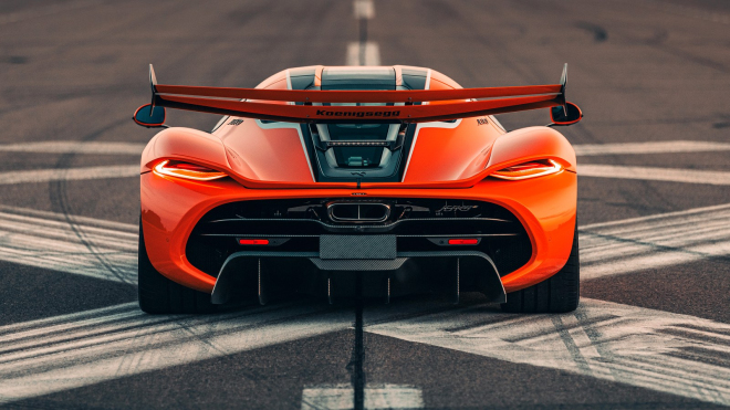 Nový rekord okruhu Top Gearu uzmula švédská stíhačka s až 1 622 biokoňmi a brutálním křídlem