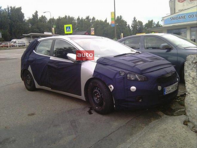 Kia Cee'd 2012: nový bráška i30 přistižen v Čechách