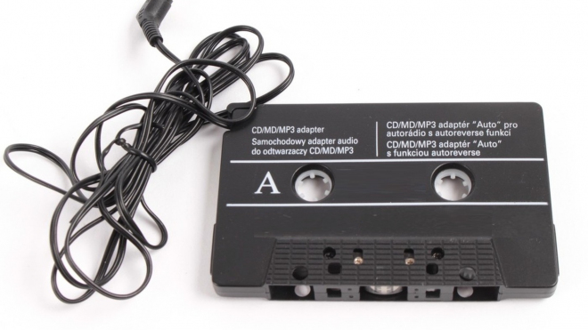 Kazetový adaptér je geniální vynález, 33 let po svém zrodu je ale téměř k ničemu