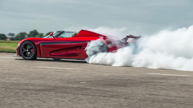 Miliardáři mají smutný den, jediný reálný konkurent Bugatti Chiron je vyprodaný