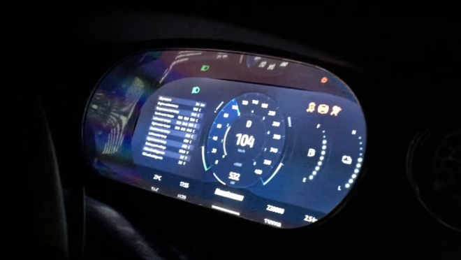 Koenigsegg Regera s 1 500 k při první jízdě odhaluje tajemství, řadí i bez převodovky