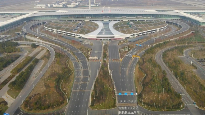 Koronavirus už odstavil první automobilky mimo Čínu, Wu-chan připomíná město duchů
