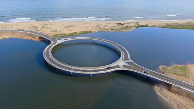 Toto je nejhloupější dopravní stavba všech dob, kruhový most