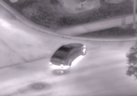 Jak zdálky poznat řidiče, který za volantem honí Pokémony? Podívejte se (videa)