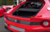 Srovnání kufrů LaFerrari a F12tdf může majitelům Octavie způsobit pocity úzkosti (video)