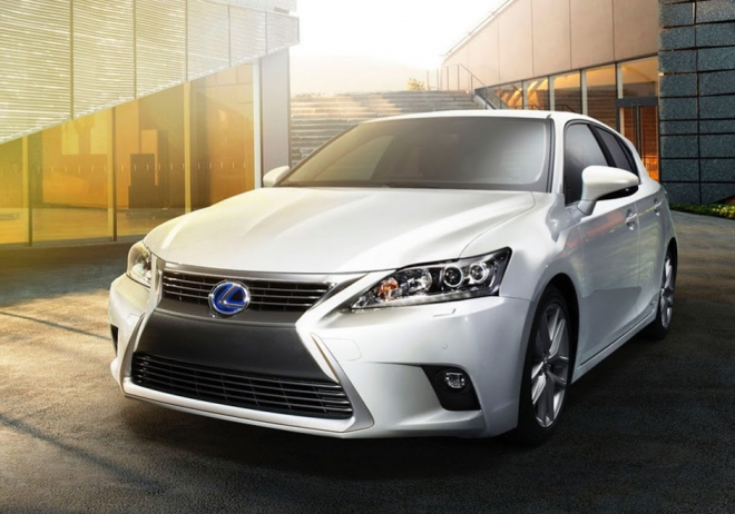 Lexus CT 200h 2014: facelift na prvních fotkách vyjevil skrytého Predátora