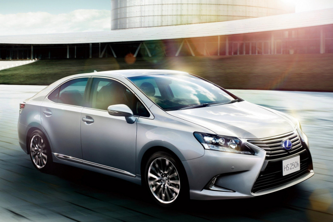 Lexus HS 250h 2013: další japonský predátor napodruhé oficiálně