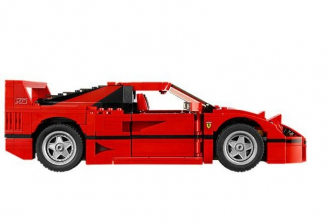 Ferrari F40 z Lega je krásné doplnění sbírky, je věrné i v detailech