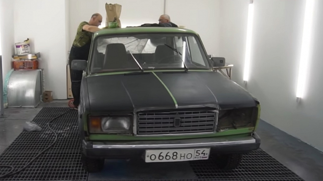 Painting a Lada with some home-brewed Vantablack paint 