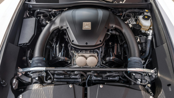 Souboj vzácných sporťáků s motory V10 bez turba fascinuje zvukovou kulisou, o výhru tu snad ani nejde