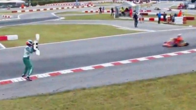 Neskutečný zkrat závodníka při mistrovství motokár, lidé volají po doživotním zákazu