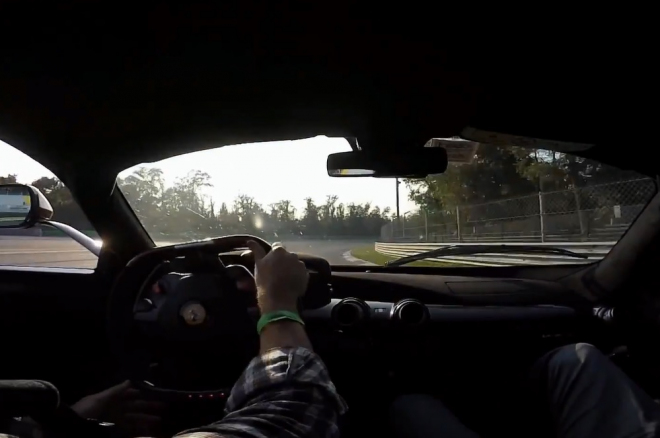 Ferrari LaFerrari dávající si Parabolicu bokem hned tak znovu neuvidíte (video)