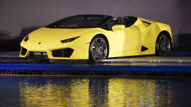 Lamborghini Huracán LP580-2 Spyder: zadokolka shodila střechu a dále zpomalila