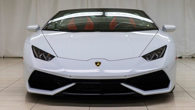 Syn s otcem zažalovali dealerství Lamborghini, protože jejich auto po koupi zežloutlo