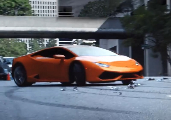 Lamborghini Huracán na úplném propagačním videu driftuje, běsní i ujíždí bouři