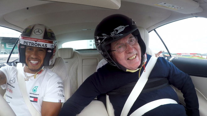 Paralyzovaná legenda slaví 50 let v F1, úsměv na tvář jí vrátil Lewis Hamilton