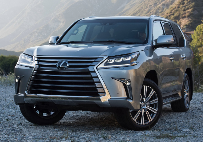 Lexus LX 570 2016: luxusní Land Cruiser dostal monstrózní masku chladiče