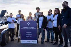 Renault chtěl rozptýlit obavy z elektromobilů rekordním dojezdem své novinky, ukázal tím ale jen jejich marnost