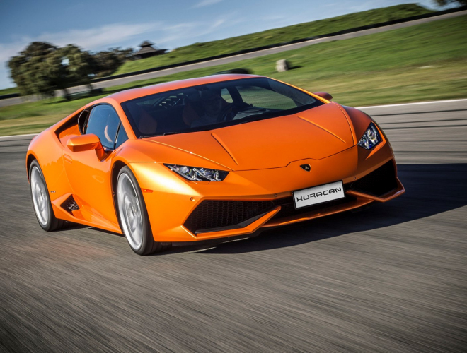 Lamborghini Huracán 2016 jde se zvrácenou dobou, umí jet jen na pět válců