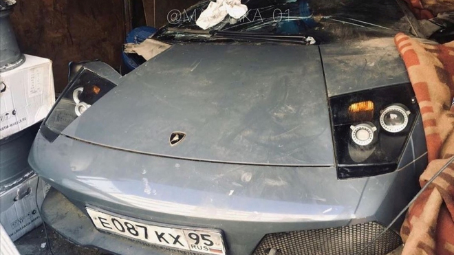 Supersport za miliony odložený v garáži jako odpad je obraz moderního Ruska