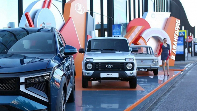Lada Niva dostala k padesátinám největší modernizaci v historii. Pozor, teď má i airbag a interiér auta, které byste mohli chtít