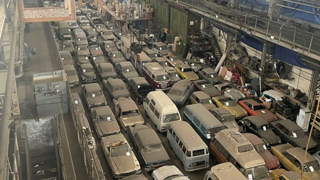 174 aut nalezených ve stodole odhalilo svá tajemství, známe jejich původ, ceny i důvod prodeje