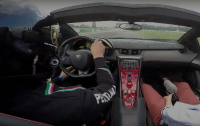 Takhle vypadá řádění Lamborghini Veneno v Misanu, zní hrozivě (video)