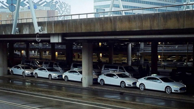 Rozmach elektromobilů dostal další těžkou ránu, lidé odmítají i elektrické taxíky