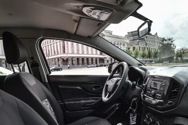 Lada X-Ray: ruský crossover ukázal produkční interiér, vliv Dacie je vidět