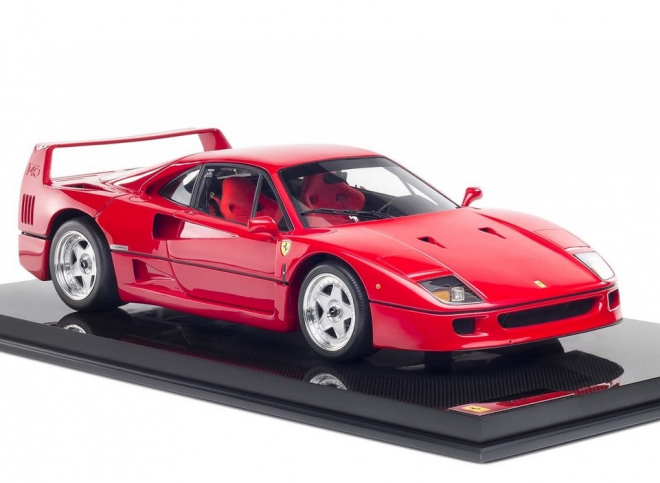 Ferrari F40 je drahé i jako model, automobilka jej nabízí za 170 tisíc