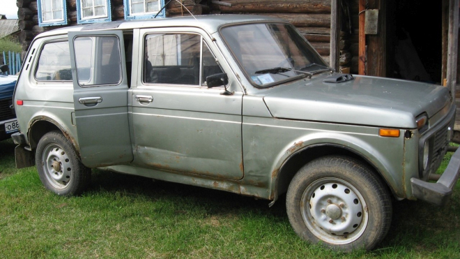 V prodeji se objevil vzácný prototyp Lady Niva, jako jediný má „psí dveře”