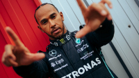 Lewis Hamilton oznámil, že na vrcholu skončí, nechce F1 opustit „s prázdnou nádrží”