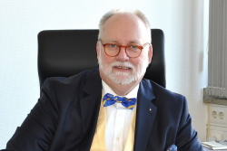 Šéf největšího evropského autoklubu s okamžitou platnosti skončil, jeho šílená vyjádření přiměla už 60 tisíc lidí k odchodu