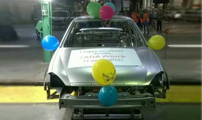 Tímto Lada zamávala své komunistické minulosti. Je to hodně smutná podívaná